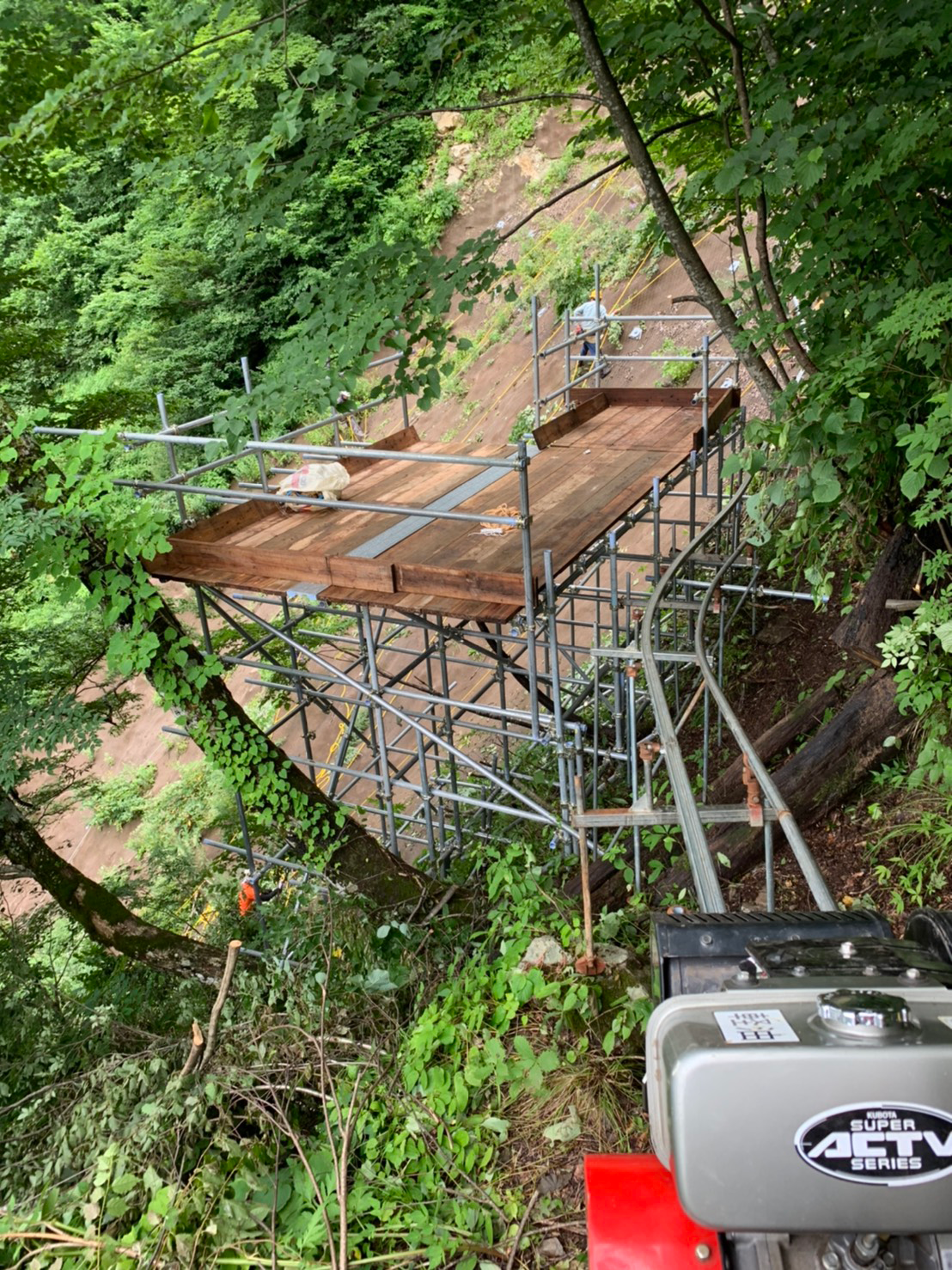 法面足場設置工事